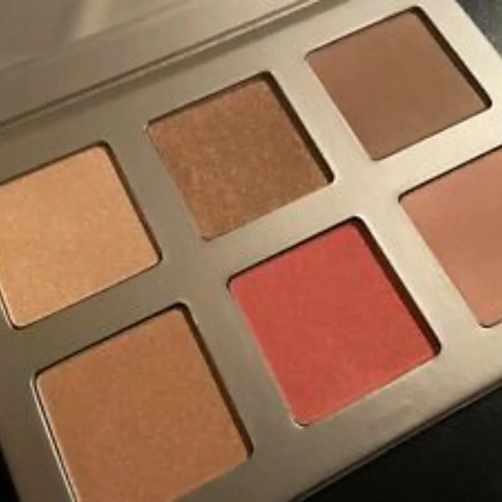 Iconic London NEW Blaze Chaser Bronzer Palette